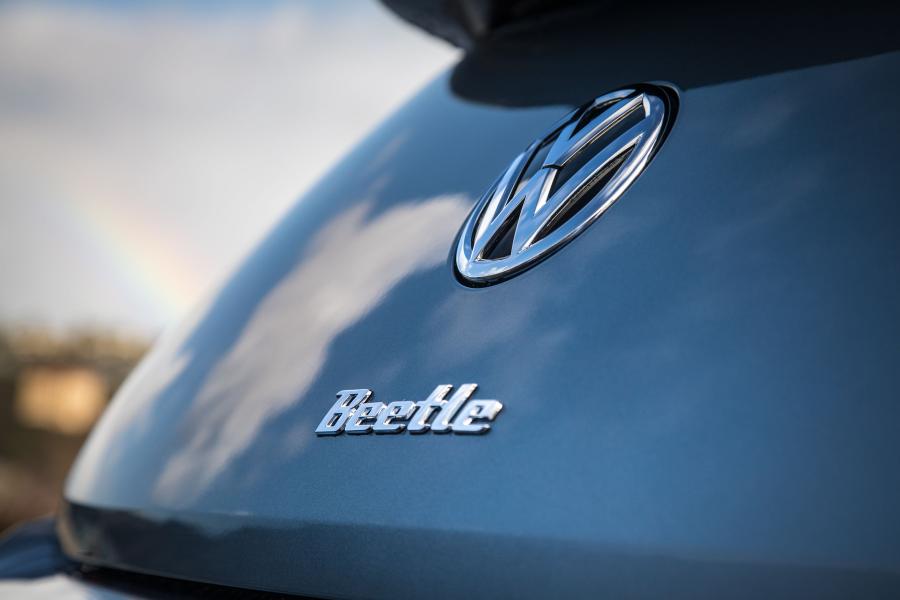 Логотип Volkswagen Beetle SEL Final Edition Convertible 2018 года  (NA) (фото 13 из 27)